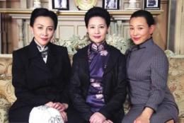 刘嘉玲旗袍拍出46万元 出自香港知名设计师