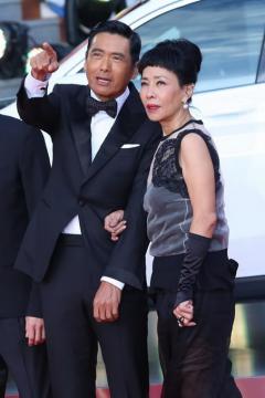 北影节汤唯挺孕肚亮相 发哥发嫂秀恩爱