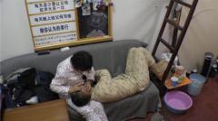 黄晓明成国民孝子代言人 称幸福不在出身好坏